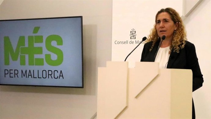 La portavoz de MÉS en el Consell de Mallorca, Catalina Inés Perelló, en rueda de prensa
