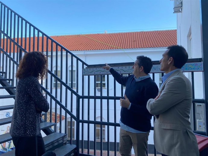 Visita al IES San Juan Bosco, tras la reforma de las cubiertas.