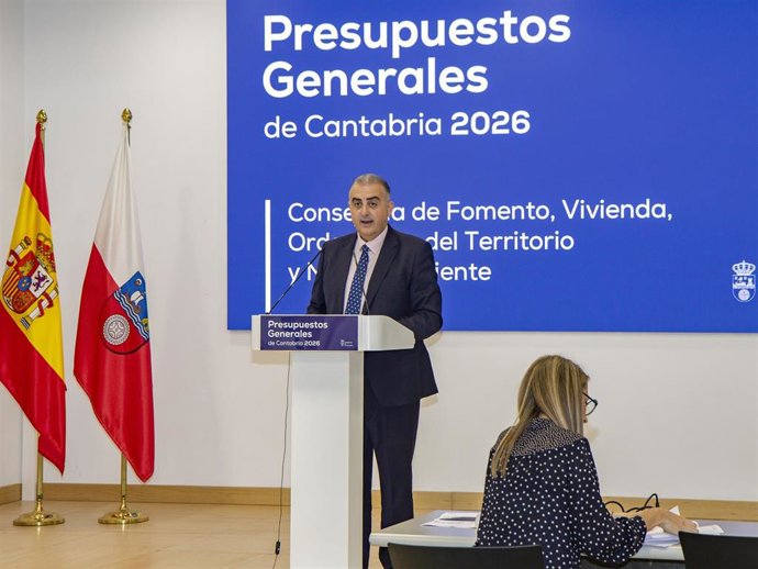 El consejero de Fomento, Vivienda, Ordenación del Territorio y Medio Ambiente, Roberto Media, presenta los presupuestos de su departamento para 2026