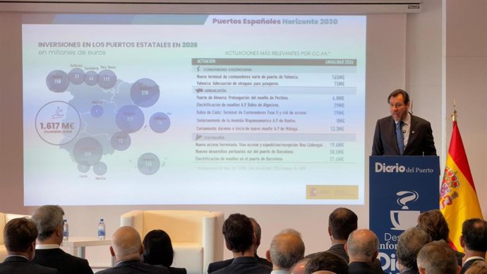 El ministro de Transportes, Óscar Puente, en un desayuno informativo