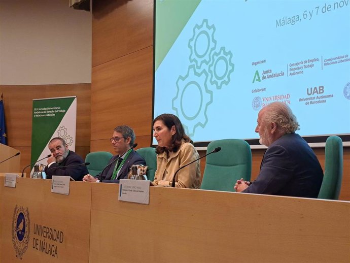 La consejera de Empleo, Empresa y Trabajo Autónomo, Rocío Blanco, en la inauguración de las XLII Jornadas Universitarias Andaluzas de Derecho del Trabajo y Relaciones Laborales