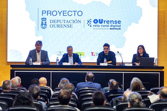 Jornada de presentación del programa 'Ourense Reto Dixital' en el Centro Cultural Marcos Valcárcel, presidida por el presidente de la Diputación de Ourense, Luis Menor