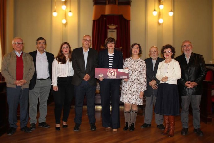 Presentación del ciclo de conferencias '650 aniversario del Villazgo de Albacete' con motivo del Día de la Ciudad.