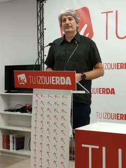Archivo - El diputado regional de IU, Carlos Ollero.