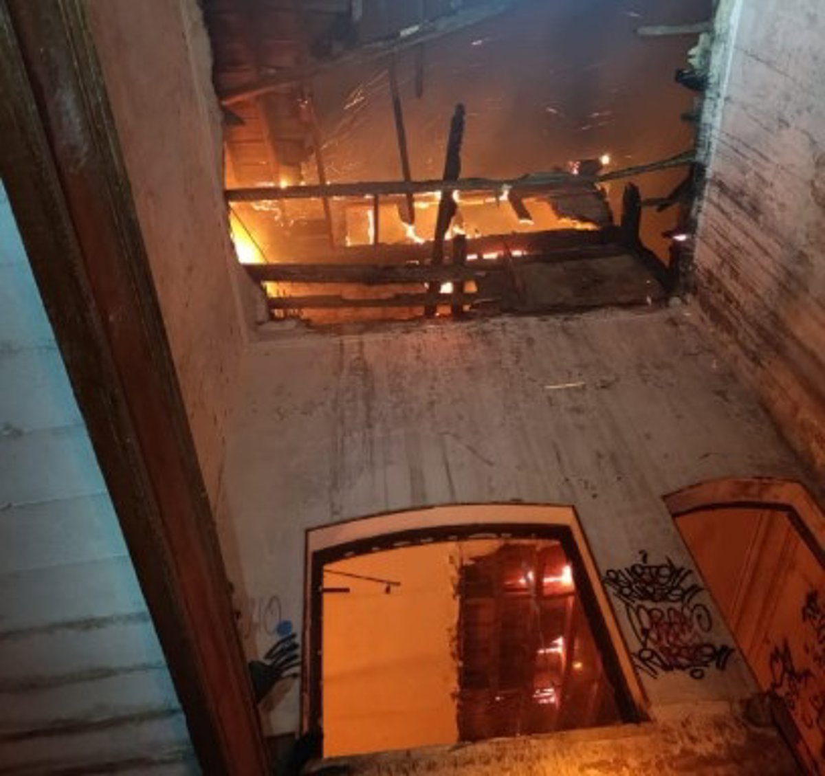 Defensa  ya trabaja  en la demolición del edificio incendiado de La Remonta que  todo apunta a que ha sido provocado 