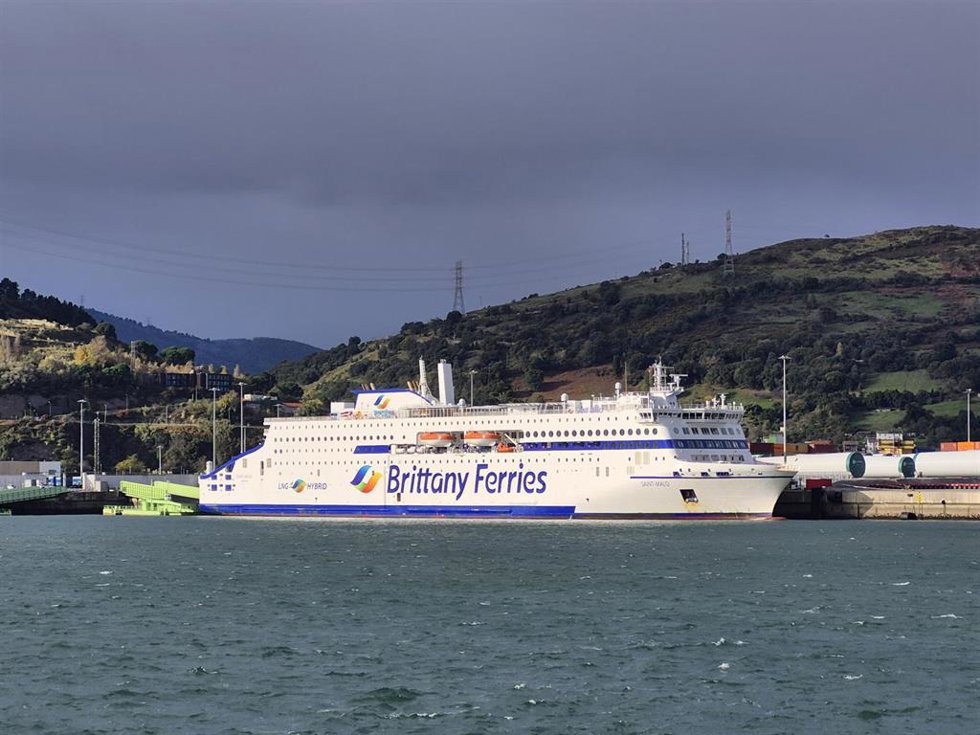 Primer buque híbrido en el Puerto de Bilbao