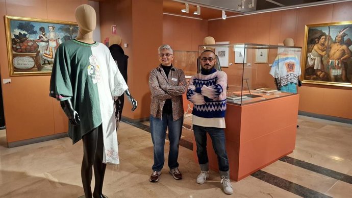 Los comisarios Leticia Rojas y Francisco Godoy, miembros del Colectivo Ayllú en el Museo de América.