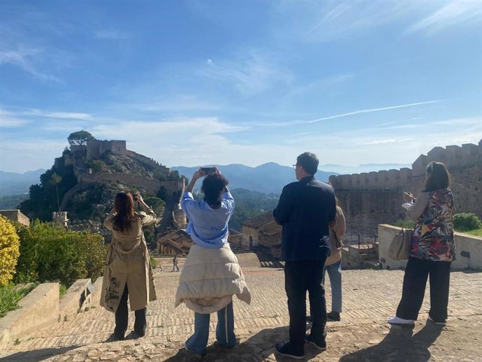 Productores de Brasil, India y países árabes buscan escenarios de rodaje en la provincia de Valencia. Visita a Xàtiva.