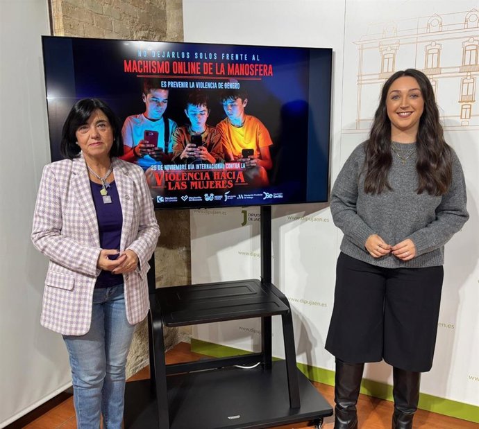 Francisca Medina y María Dolores Ruiz en la presentación de la programación por el 25N