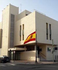 Agentes de la Policía Nacional en Fuengirola auxilian a un octogenario hallado en el suelo de su domicilio
