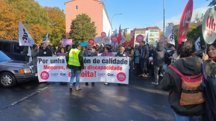 Concentración de profesionales de los sectores de discapacidad, menores y educación infantil en Santiago de Compostela