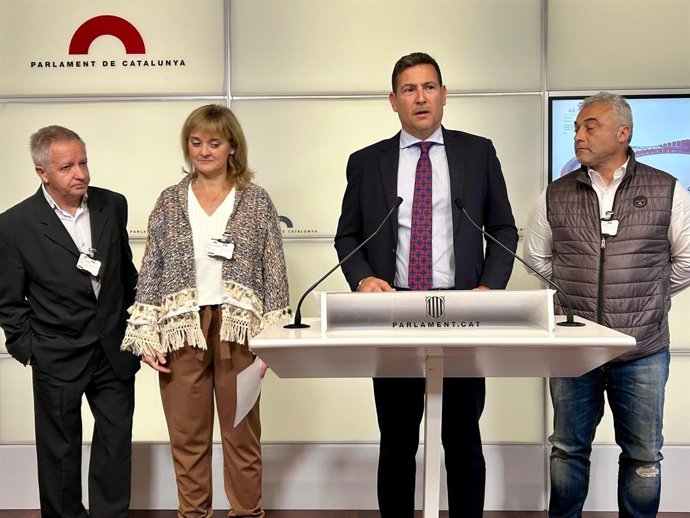 El diputat de Vox Sergio Macián en una roda de premsa al Parlament