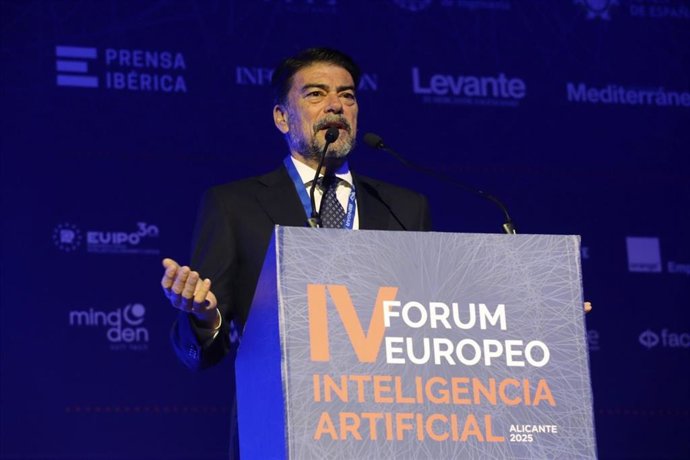 El alcalde de Alicante, Luis Barcala, interviene este jueves en el IV Foro Europeo de Inteligencia Artificial, celebrado en el ADDA