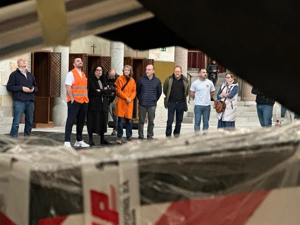 La consejera de Cultura, Vanessa Gutiérrez, durante su visita a los trabajos de la cúpula de La Laboral.