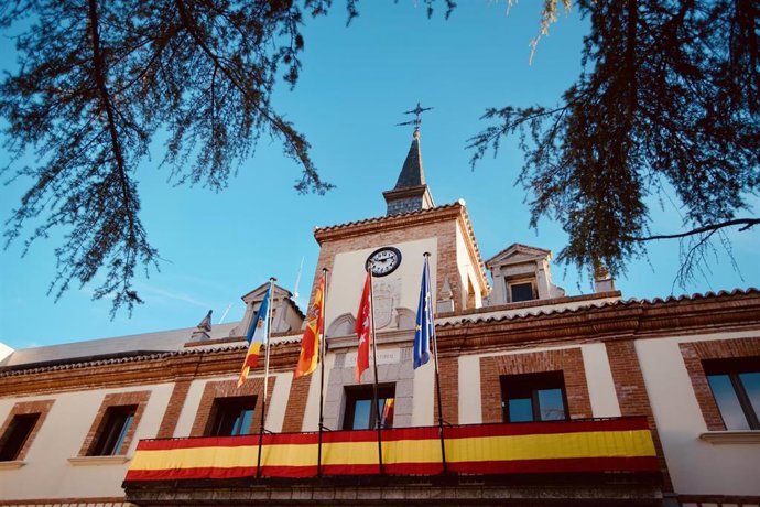 Archivo - Balcón del Ayuntamiento de Las Rozas