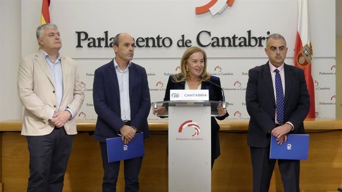 Luis Ángel Agüeros, Juan José Alonso, María José González Revuelta y Roberto Media, que integran la comisión negociadora de los presupuestos del PP