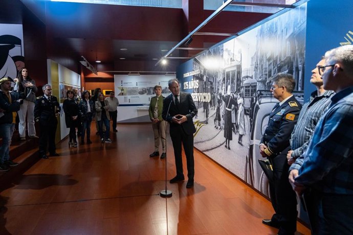 Inauguración de la exposición en el Centro de Historias sobre los 175 años de la Policía Local de Zaragoza