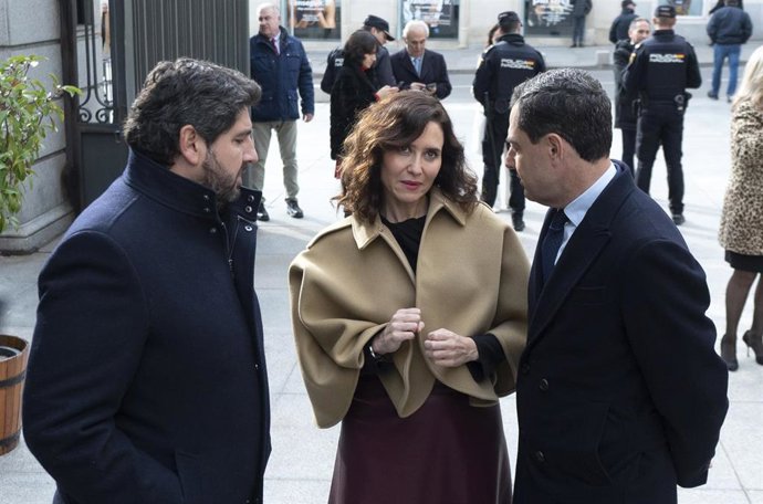 Archivo - El presidente de la Región de Murcia, Fernando López Miras; la presidenta de la Comunidad de Madrid, Isabel Díaz Ayuso, y el presidente de la Junta de Andalucía, Juanma Moreno