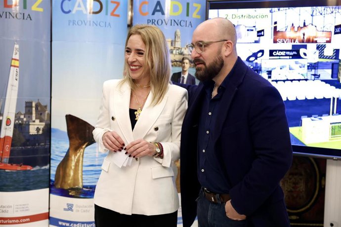 Archivo - Almudena Martínez y Germán Beardo en la World Travel Market.