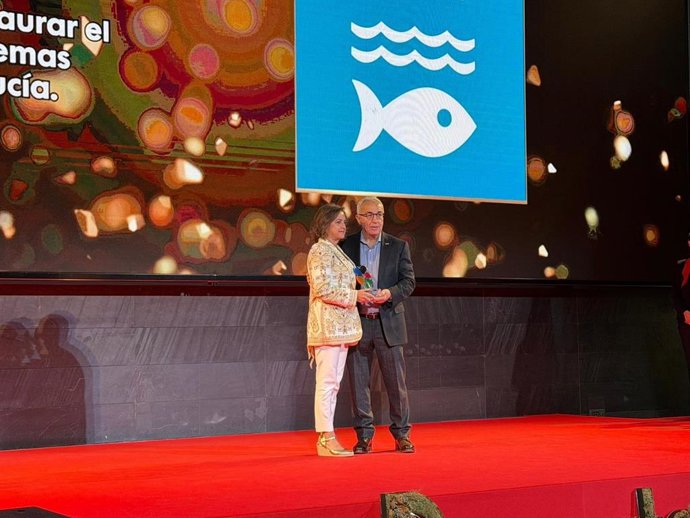 La consejera de Sostenibilidad y Medio Ambiente de la Junta de Andalucía, Catalina García, ha recogido un premio del COE por proteger y restaurar el litoral andaluz y conservar los ecosistemas marinos.