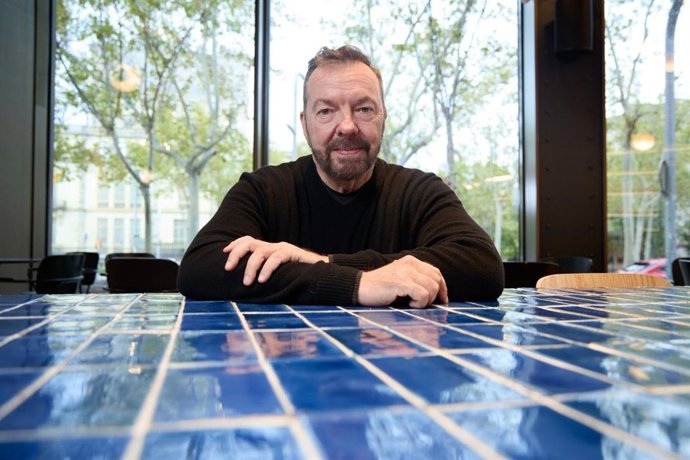 El creador de 'A dos metros bajo tierra' Alan Ball