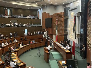 Con mayoría de Morena, el Congreso de Guerrero avala la reelección escalonada en la Universidad Autónoma