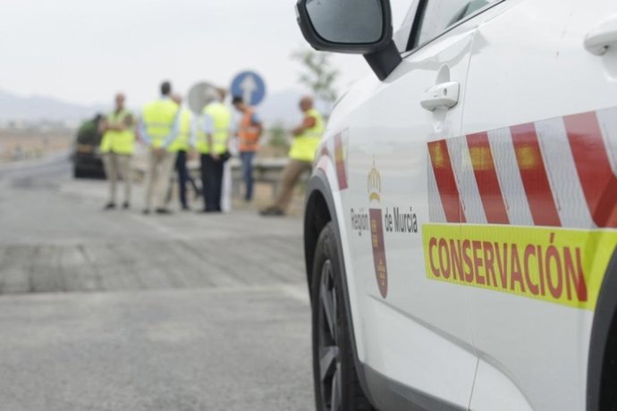 Vehículo de conservación de carreteras