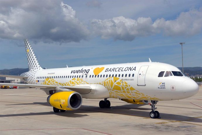 Archivo - Un avión de Vueling