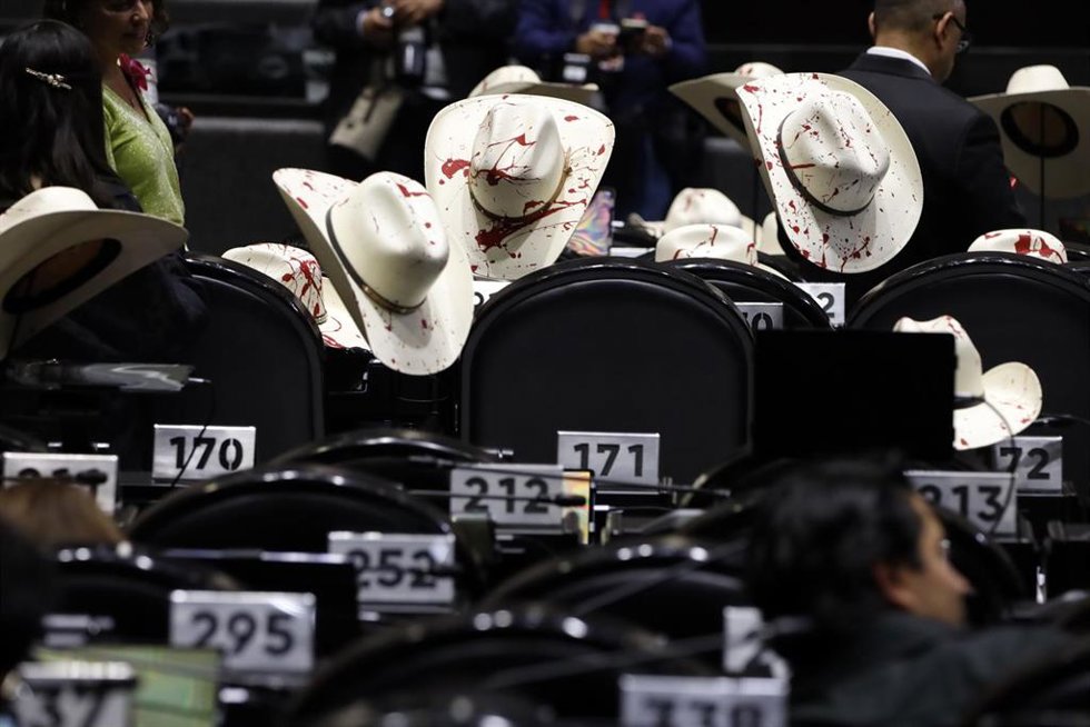 Acto de condena por el asesinato del alcade de Uruapan, Carlos Manzo, en el Congreso de los Diputados de México.