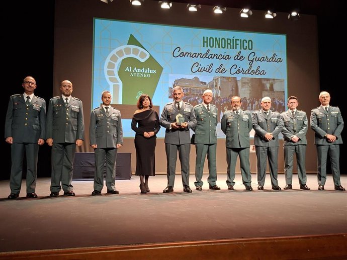 Acto de entrega de galardón 'Al Ándalus Ateneo 2025' a la Comandancia de la Guardia Civil de Córdoba.