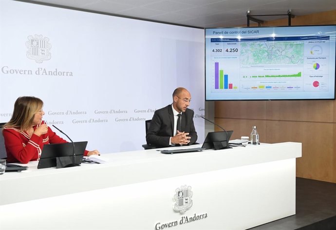 La ministra Conxita Marsol i el secretari d'Estat, Jordi Puy, durant la presentació de les dades