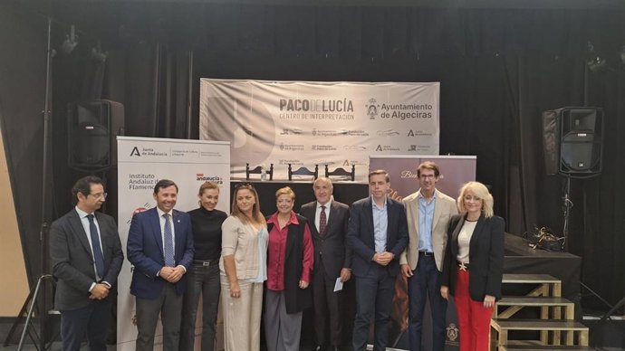 El subdelegado de la Junta en el Campo de Gibraltar, Javier Ros, el alcalde de Algeciras, José Ignacio Landaluce, la delegada territorial de Cultura en Cádiz, Tania Barcelona, y el Director del Instituto Andaluz del Flamenco, Cristóbal Ortega.
