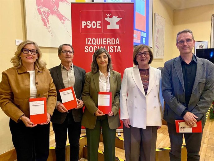 Presentación del libro 'Cuarenta años de Izquierda Socialista' en la Facultad de Ciencias Políticas de Granada