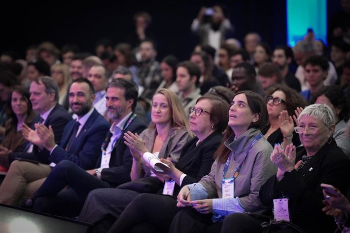 La conselleraNúria Montserrat, la teniente alcalde Raquel Gil, el director general de Transferencia y Sociedad del Conocimiento, Javier Selva, el director ejecutivo de Acció, Joan Romero, y el director general de Barcelona Activa, Lorenzo Di Pietro