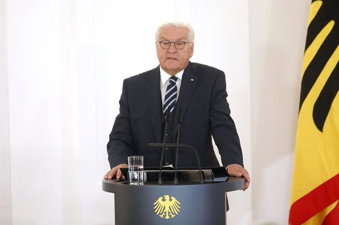 Archivo - 1º de outubro de 2025, Berlim, Berlim, Alemanha: Frank-Walter Steinmeier na cerimônia de entrega da Cruz de Mérito com Fita da República Federal da Alemanha no Palácio Bellevue. Berlim, 01 de outubro de 2025
