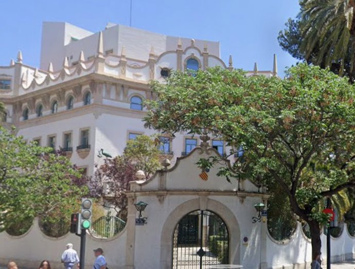 Fachada del edificio de la Cigüeña, sede de la Conselleria de Emergencias e Interior