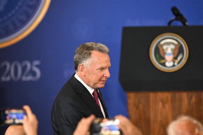 Archivo - EUA, ANCHORAGE - 15 de agosto de 2025: O enviado presidencial especial dos EUA, Steve Witkoff, chega para uma coletiva de imprensa conjunta dos presidentes Donald Trump, dos EUA, e Vladimir Putin, da Rússia, após sua reunião na Base Conjunta Elm