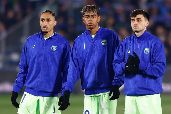 Archivo - Raphinha, Lamine Yamal y Pedri, antes de un partido del FC Barcelona.