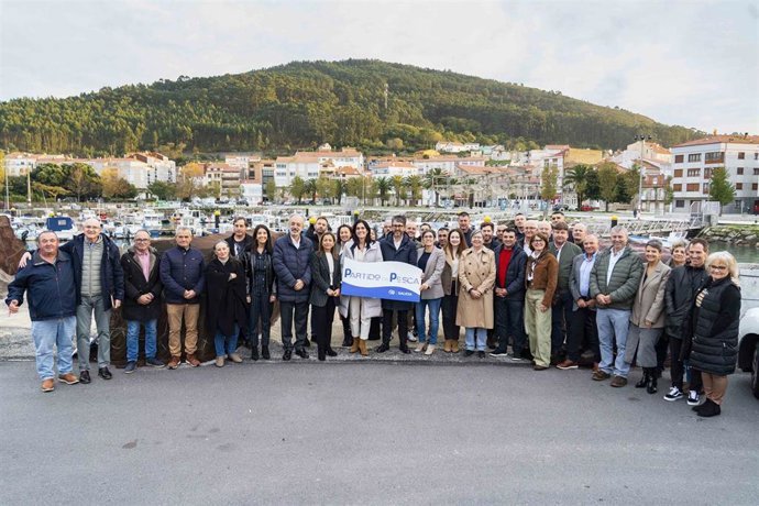 Dirigentes populares en Porto do Son.