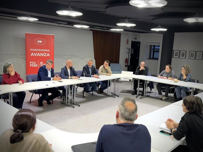 El secretario xeral del PSdeG, José Ramón Gómez Besteiro, se reúne con colectivos sociosanitarios en Pontevedra