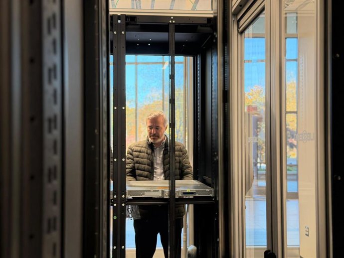 El presidente del Gobierno de Aragón, Jorge Azcón, en el centro de datos de Microsoft en Leesburg (Virginia).