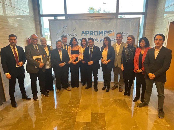 Foto familiar de la gala conmemorativa del 60 aniversario de Aprompsi.