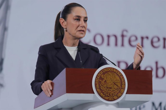 A presidente do México, Claudia Sheinbaum Pardo, fala durante uma coletiva de imprensa no Palácio Nacional, em 5 de novembro de 2025, na Cidade do México, México.