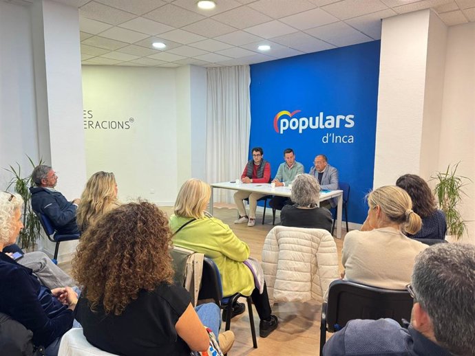 Junta extraordinaria del PP de Inca con el presidente, Pedro Mas.