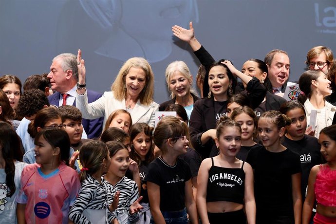 La consejera de Cultura y Deporte, Patricia del Pozo, y la Infanta Elena de Borbón en el décimo aniversario de la Fundación Alalá.