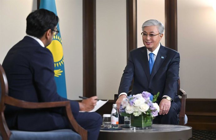 O presidente do Cazaquistão, Kassym-Jomart Tokayev, durante uma entrevista na capital dos EUA.