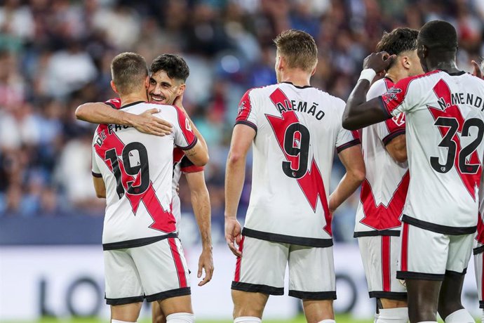 Jorge de Frutos of Rayo Vallecano celebrates a goal with teammates during the Spanish league, LaLiga EA Sports, football match played between Levante UD and Rayo Vallecano at Ciutat de Valencia stadium on October 19, 2025, in Valencia, Spain.