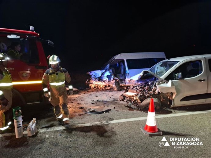 Accidente en la carretera nacional 122, en el término municipal de Agón, en el que se han visto implicados dos turismos y una furgoneta.