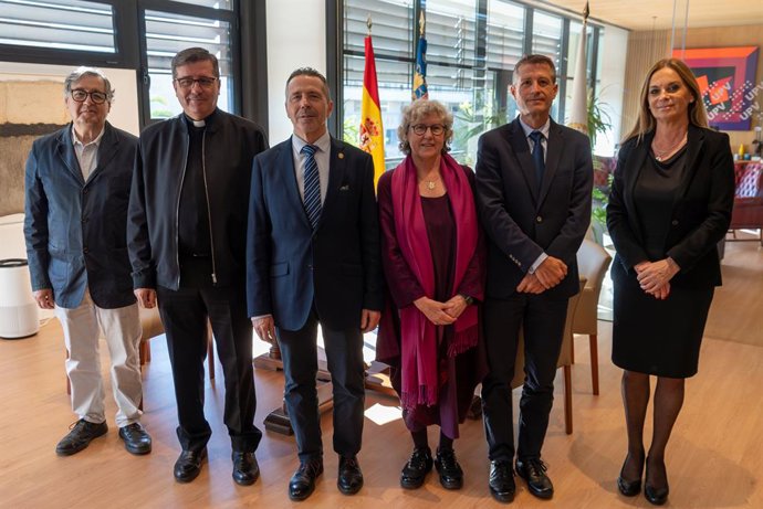 La UPV y la Real Basílica de Nuestra Señora de los Desamparados han firmado un nuevo contrato de colaboración que permitirá retomar, el próximo mes de diciembre, los trabajos de conservación y restauración en la cúpula del templo.