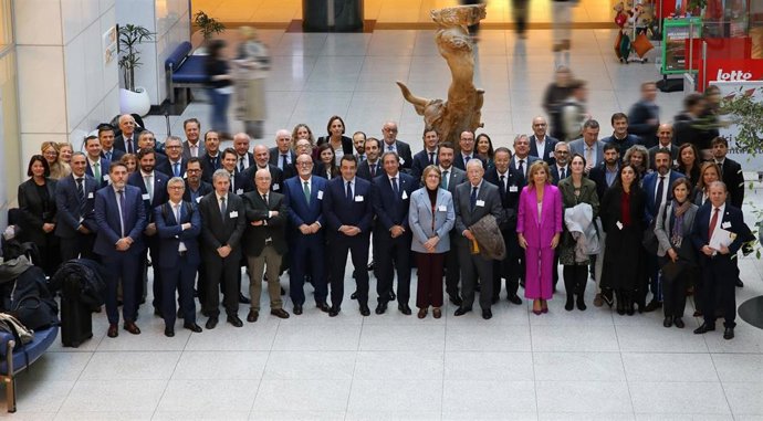 Santiago Sesé traslada las inquietudes de las empresas de la provincia occidental en la Eurocámara